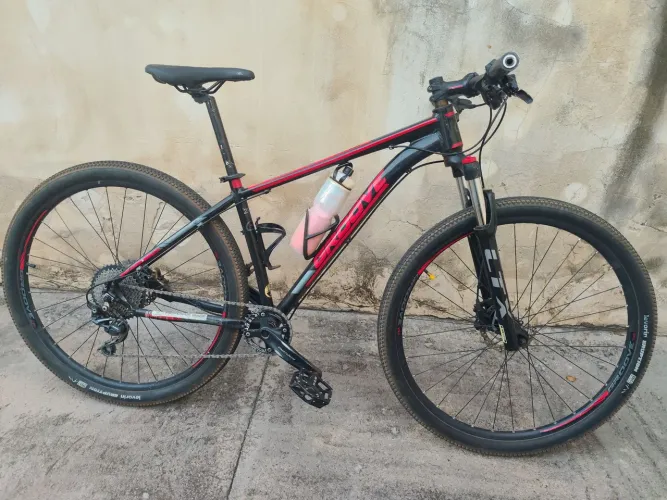 Bicicleta aro 29 / tam17 / marcha 1x10 deore / freios a disco hidráulicos