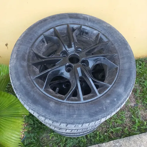 Aro 15 com pneus