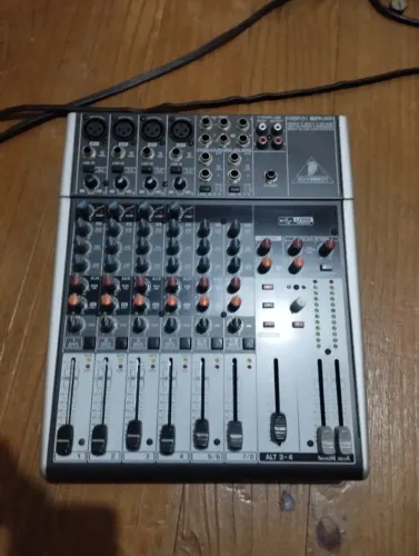 Mesa de Som Análogica Xenyx 1204USB - Behringer