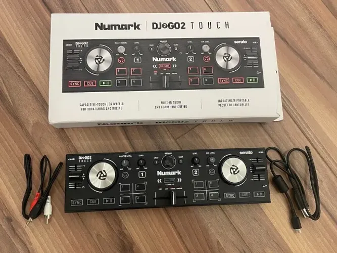 Controladora de DJ Numark DJ2GO2