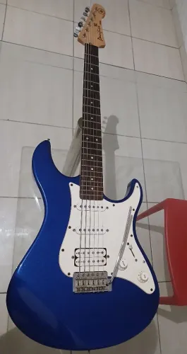 Guitarra yamaha