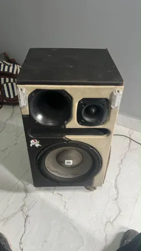 Vendo caixa de som montada