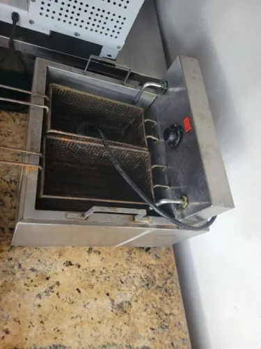 Fritadeira Elétrica Industrial 8 Litros - R$ 300,00