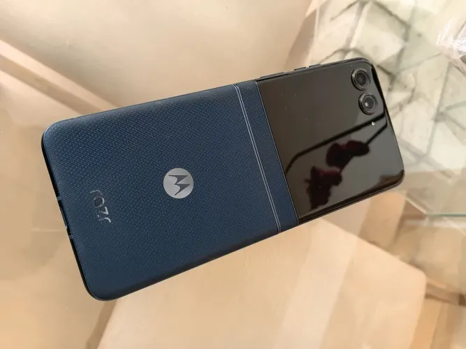 Motorola razr 60 usado