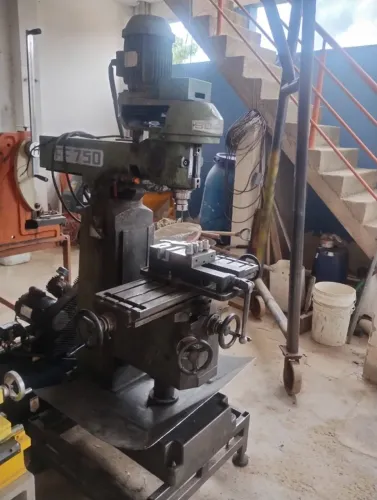 Vendo Fresadora Ferramenteira Iso 30