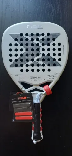 Raquete de Padel Nox AT10 12k Attack 