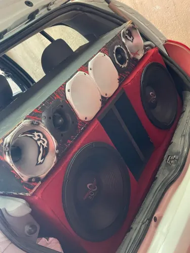 Vendo som automotivo com bateria e fonte