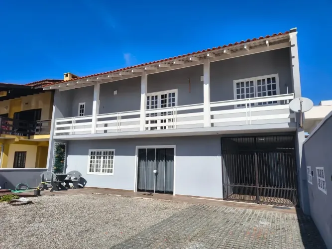 Sobrado Amplo na Enseada/Prainha 160m² | Área de Festas | 3 Quartos | R$ 750.000
