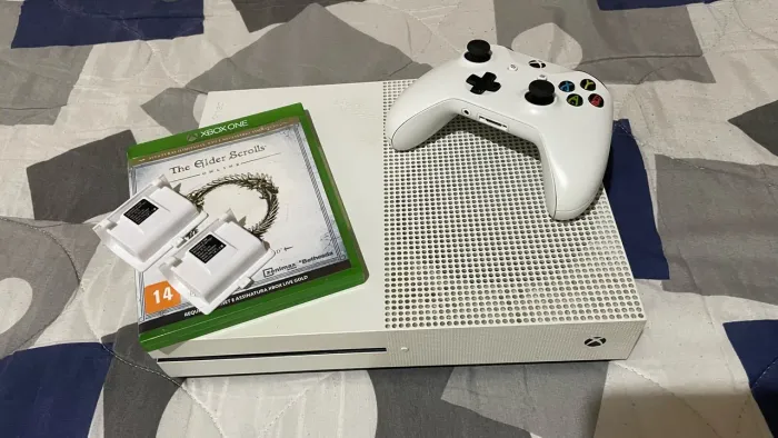 VENDO XBOX ONE S + JOGO