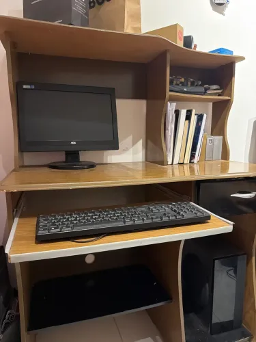 Vende- se Estante para computador e livros