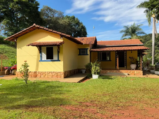 Casa com piscina no terreno de 20 mil metris