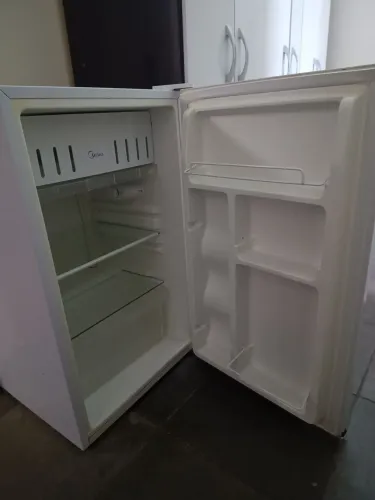 Frigobar midea , modelo MRA 12B1 - 116L (nao achei do mesmo nos sites)<br><br>