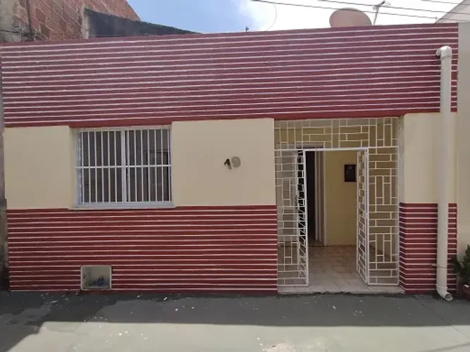CASA FICA EM VILA NA AV. TRISTÃO GONÇALVES, COM VARANDA, SALA, UM QUARTO, BANHEIRO, COZINH