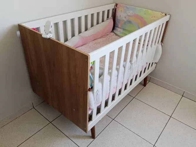 Guarda roupa e berço bebê
