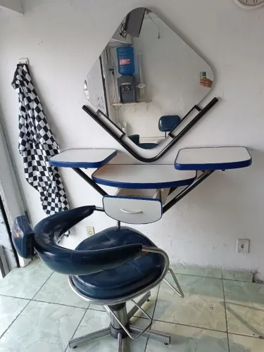 Vende-se espelho bancada e cadeira para cabeleireiro