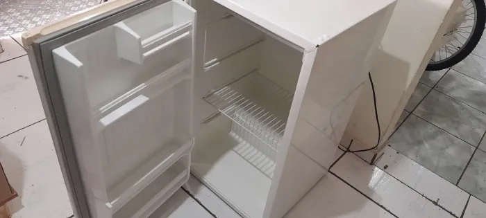 Frigobar 120 litros em perfeito funcionamento motor original
