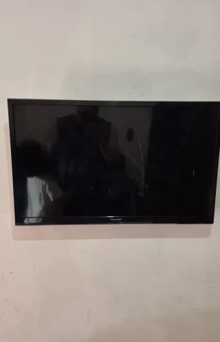 Tv 32 polegadas  Panasonic + amazon stick tv amazon + suporte instalação 