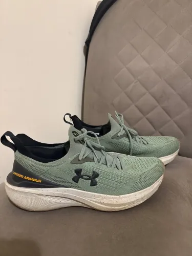 Tênis under armour novo