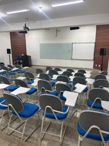 EAD - Sala de aula e auditório para cursos temporários , gravações e palestras