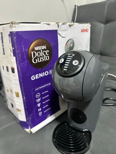 Vendo Cafeteira Dolce Gusto Arno , nova , nunca usada.