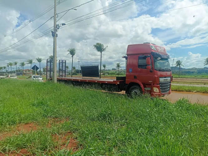 Caminhão DAF CF truck