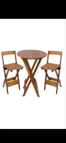 Mesa com duas cadeiras dobráveis