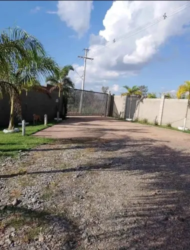 Vendo chácara de 1.000 m² em condomínio fechado