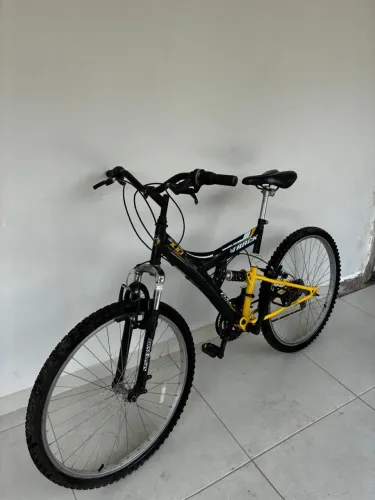 VENDO BICICLETA TB TRACK 100 - PRETA E AMARELA