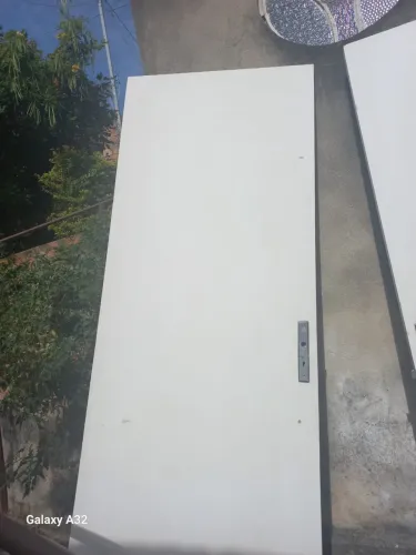 3 portas com fechaduras mas sem chave, retirar no local