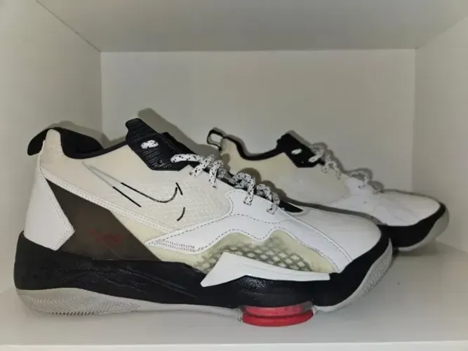 Tênis Nike Jordan Branco e Preto Masculino