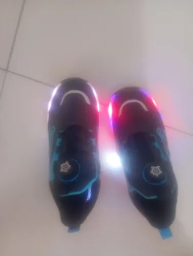 Sapatos de rodinha que brilham número 39