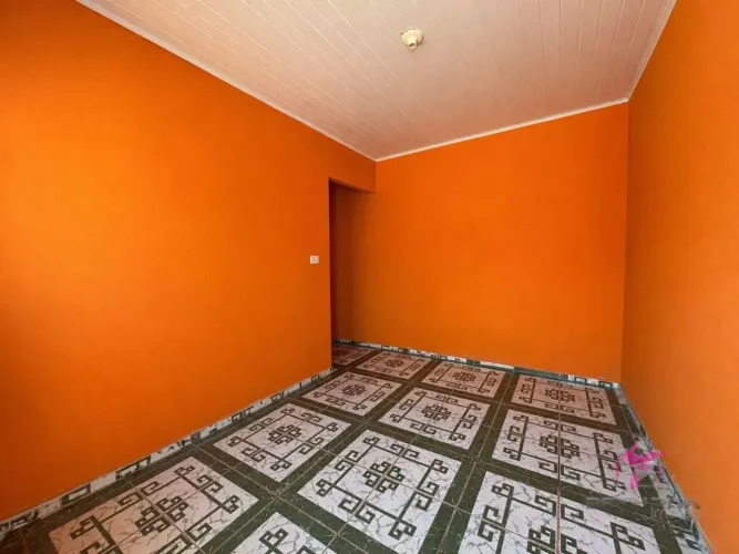 Casa em quintal compartilhado disponivel para LOCAÇÃO
