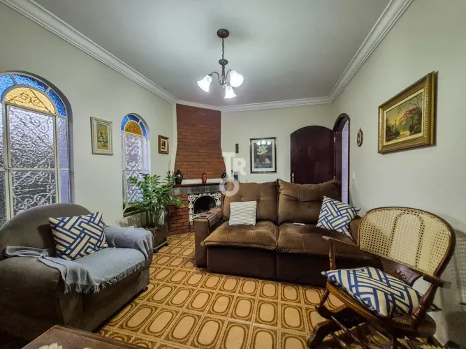Casa térrea à venda na Vila Galvão Jundiaí/SP | 3 quartos | Quintal com churrasqueira