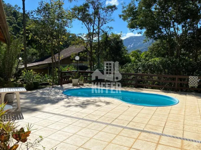 Araras Casa ampla com 4 suítes, sala de cinema e paisagismo