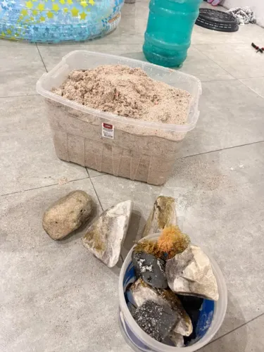 VENDO SUBSTRATO E DECORAÇÃO PARA AQUÁRIO
