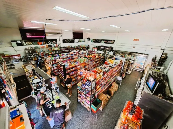 Super Mercado com 300m² de área construída no Bairro Cavalhada, Padaria, açougue e estoque