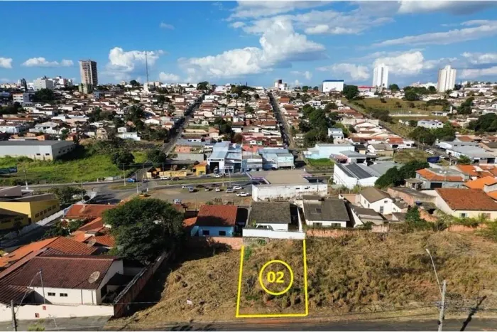 TERRENO DE 360 METROS À VENDA NO BAIRRO GUILHERMINIA VIEIRA CHAER - ARAXÁ/MG