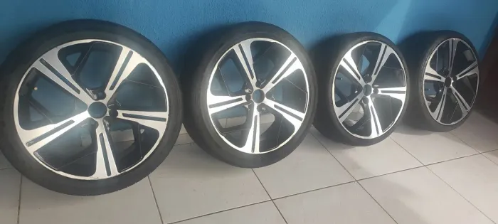 RODAS ESPORTIVAS ARO 18 furacão 4x108 com pneus 3.300R$ 3.300