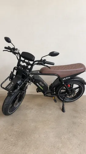 Bicicleta elétrica V8 semi nova