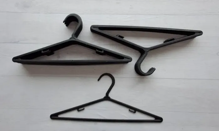 Kit Com 18 Cabides 42 cm Plásticos Pretos Adulto - Excelente Estado