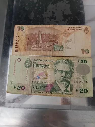 Vendo cedulas de dinheiro PARA COLECIONADORES, da República Uruguaia e Argentina 