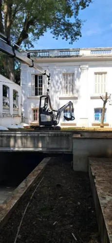 ? MINI ESCAVADEIRA BOBCAT DISPONÍVEL PARA LOCAÇÃO