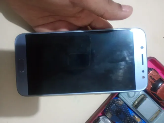 Vendo para conserto,J7PRO, LEIA A DESCRIÇÃO ABAIXO PARA SABER O PROBLEMA.