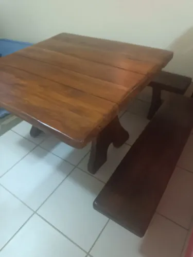 Mesa quadrada madeira maciça (4 bancos)