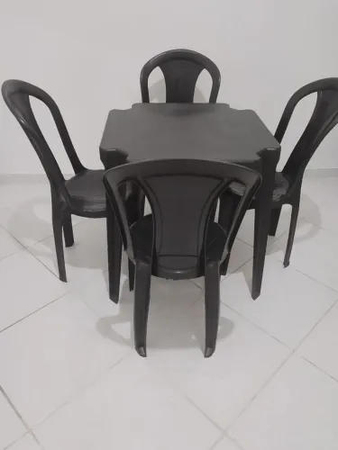 Jogo de mesa e cadeira