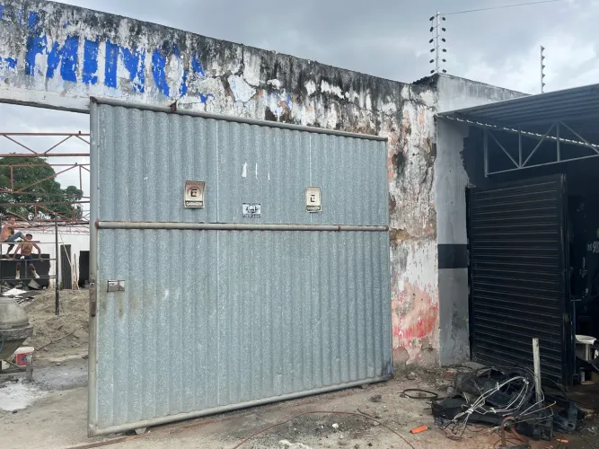 Vendo portão grande 