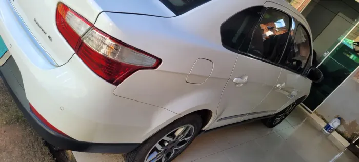 Fiat Grand Siena Essence 1.6 Flex 16V 2014