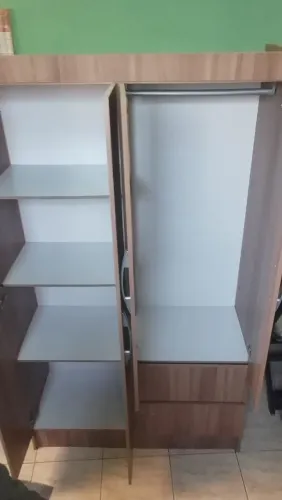 Guarda roupa 4 Portas Ótimo estado , 2 meses de uso !!!