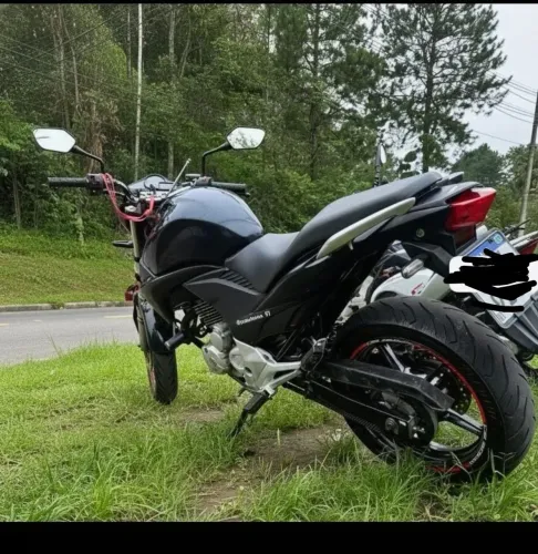 Vendo cb300 vela fina abs e com correia dentada 