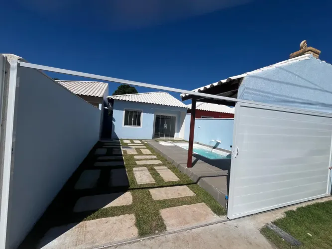 CASA COM SUÍTE, PISCINA E ÁREA GOURMET EM TAMOIOS  A PARTIR DE R$ 200 MIL